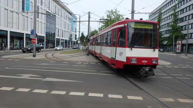 Foto van Rheinbahn Stadtbahnwagen B 4254 Tram door Perzik