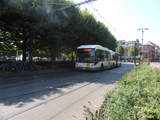 Foto van DeLijn Van Hool AG300 5042 Gelede bus door treinspotter2323