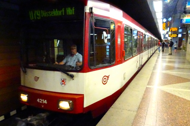 Foto van Rheinbahn Stadtbahnwagen B 4214 Tram door Jossevb