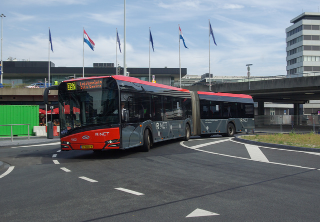 Foto van CXX Solaris Urbino 18 9302 Gelede bus door Busfotonathan