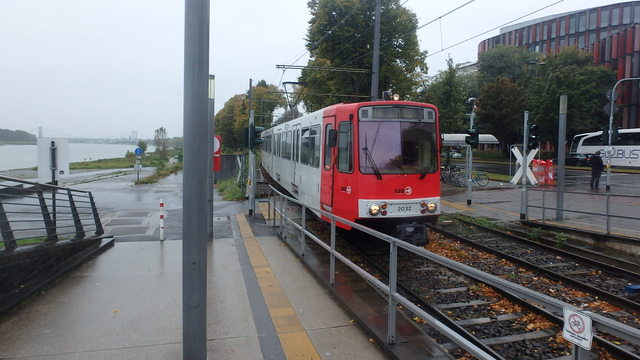Foto van KVB Stadtbahnwagen B 2032 Tram door Perzik