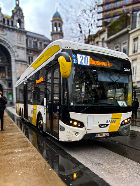 Foto van DeLijn VDL Citea SLE-120 Hybrid 2247 Standaardbus door RoelC