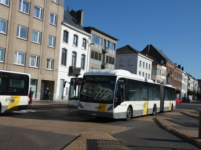 Foto van DeLijn Van Hool AG300 4752 Gelede bus door Delijn821