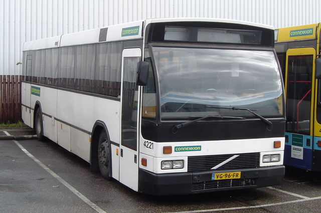 Foto van CXX Den Oudsten B88 4221 Standaardbus door wyke2207
