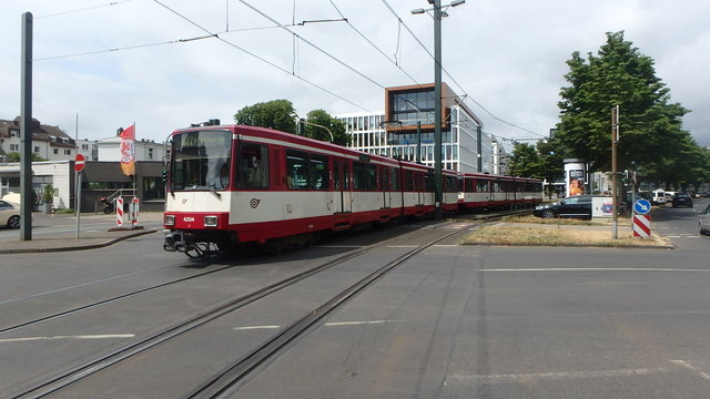 Foto van Rheinbahn Stadtbahnwagen B 4204 Tram door Perzik