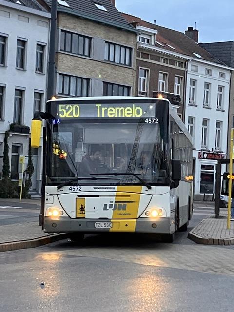 Foto van DeLijn Jonckheere Transit 2000 4572 Standaardbus door RoelC
