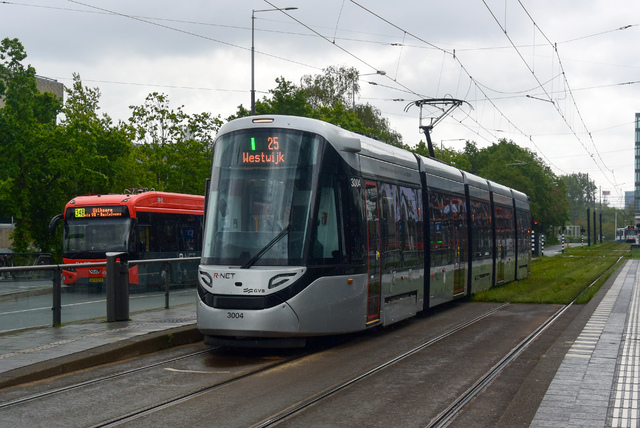 Foto van GVB 15G-tram (Urbos) 3004 Tram door_gemaakt NLRail