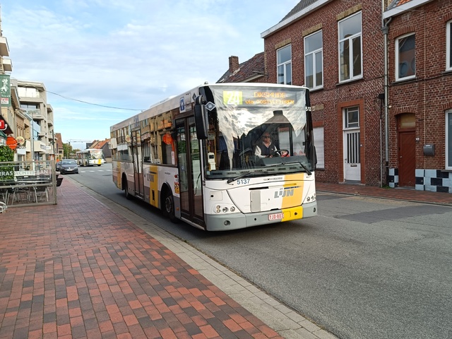 Foto van DeLijn Jonckheere Transit 2000 5137 Standaardbus door BusfanTom