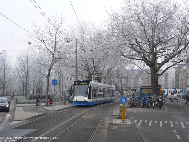 Foto van GVB Siemens Combino 2037 Tram door tsov