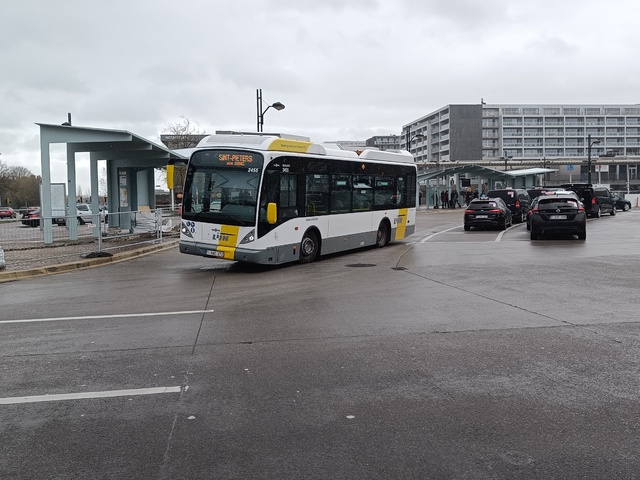 Foto van DeLijn Van Hool A309 Hybrid 2455 Midibus door BusfanTom