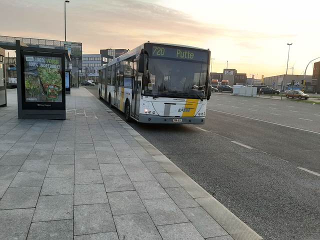 Foto van DeLijn Jonckheere Transit 2000 G 4951 Gelede bus door Jossevb