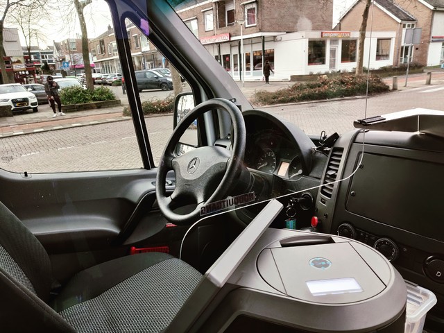 Foto van CXX Mercedes-Benz Sprinter 411 Minibus door Daelea