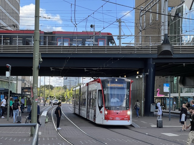 Foto van HTM Avenio 5017 Tram door Stadsbus