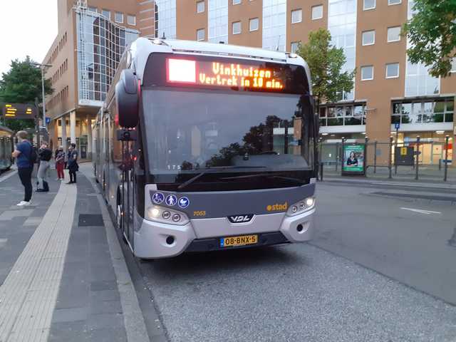 Foto van QBZ VDL Citea SLFA-180 Electric 7053 Gelede bus door_gemaakt Draken-OV