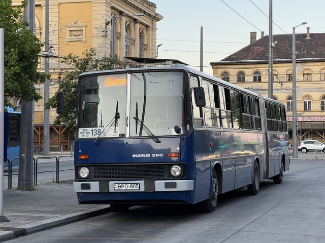 Foto van BKK Ikarus 280.49 805 Gelede bus door Stadsbus