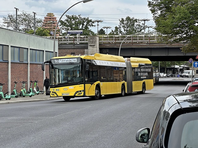 Foto van BVG Solaris Urbino 18 E 5431 Gelede bus door bartjem