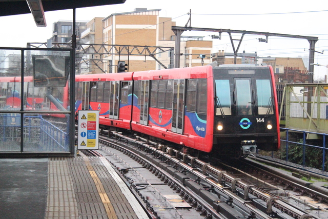Foto van DLR Docklands B07 144 Metro door MHVentura