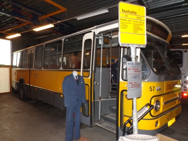 Foto van NBM Leyland-Den Oudsten Standaardstreekbus 57 Standaardbus door PEHBusfoto