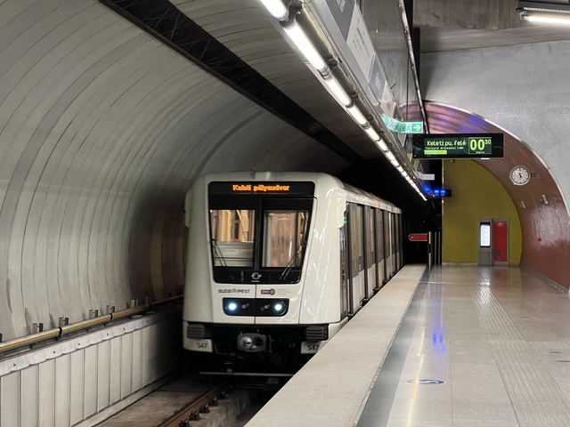Foto van BKK Metropolis 544 Metro door Stadsbus