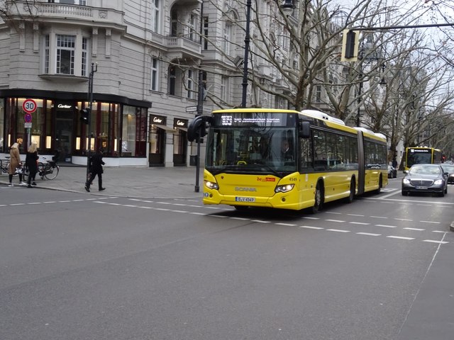Foto van BVG Scania Citywide LFA 4549 Gelede bus door Jossevb