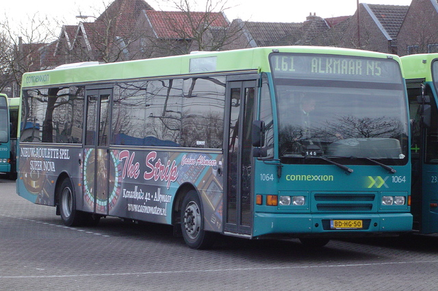 Foto van CXX Berkhof 2000NL 1064 Standaardbus door wyke2207