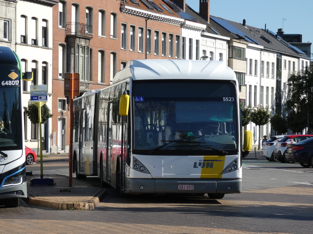 Foto van DeLijn Van Hool AG300 5523 Gelede bus door_gemaakt Delijn821
