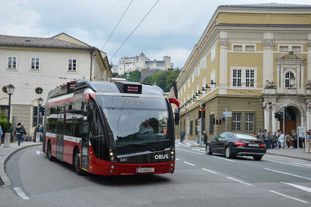 Foto van Salzburg Solaris Trollino 18 341 Gelede bus door Pakjesboot12
