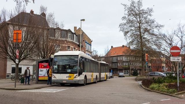 Foto van DeLijn Van Hool AG300 4749 Gelede bus door TreinspotterQuinn