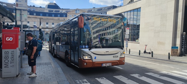 Foto van MIVB Iveco Urbanway 18 Hybrid 9354 Gelede bus door MHVentura