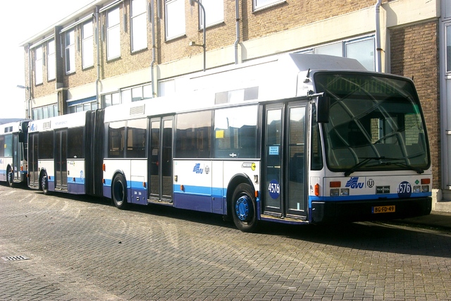 Foto van GVU Van Hool AG300 LPG 4576 Gelede bus door wyke2207