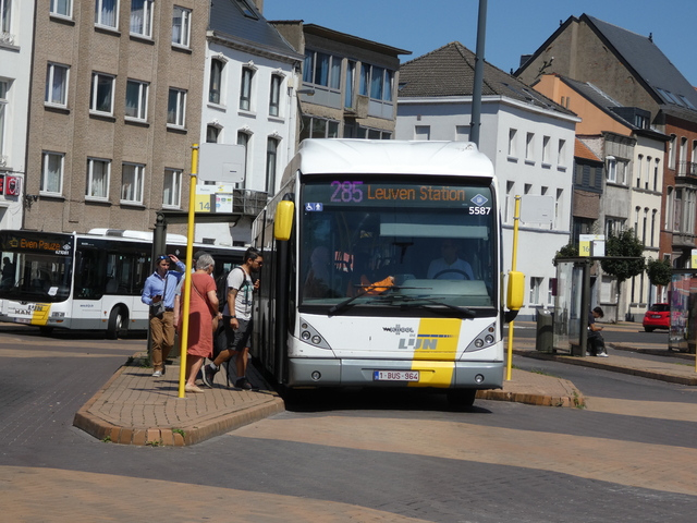 Foto van DeLijn Van Hool AG300 5587 Gelede bus door Delijn821