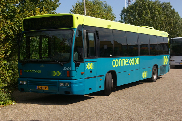 Foto van CXX Den Oudsten B95 2584 Standaardbus door wyke2207