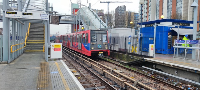 Foto van DLR Docklands B90/B92/B2K 89 Metro door MHVentura