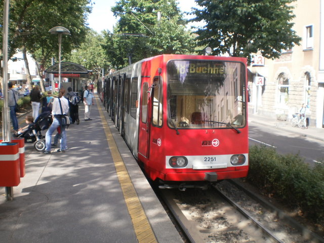 Foto van KVB Stadtbahnwagen B 2251 Tram door Perzik