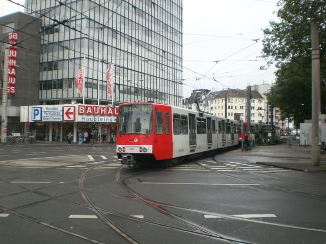 Foto van KVB Stadtbahnwagen B 2111 Tram door Perzik