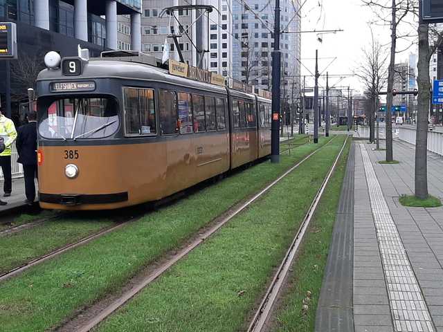Foto van RoMeO Rotterdamse Düwag GT8 385 Tram door vrijgezel