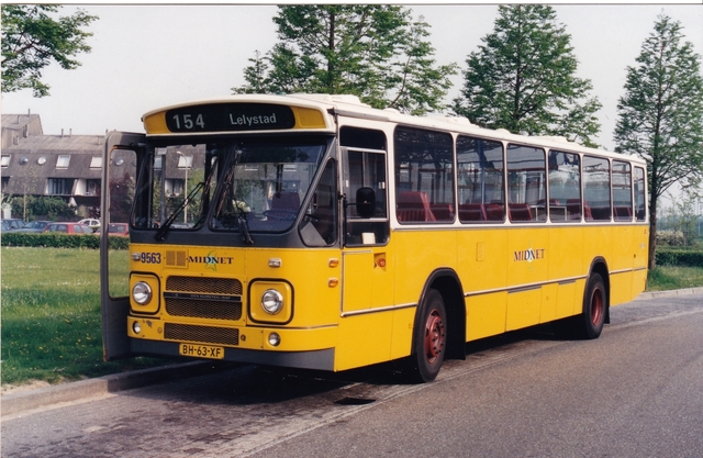 Foto van MN DAF MB200 9563 Standaardbus door wyke2207
