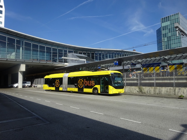 Foto van QBZ Heuliez GX437 ELEC 4829 Gelede bus door Rotterdamseovspotter