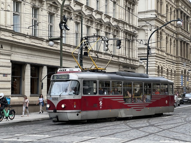 Foto van PID Tatra T3 8282 Tram door_gemaakt Stadsbus