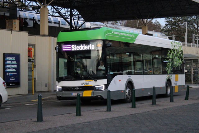 Foto van DeLijn Van Hool A12 2884 Standaardbus door Ovspotter.017