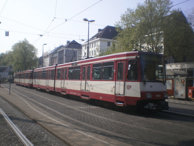 Foto van Rheinbahn Stadtbahnwagen B 4202 Tram door Perzik