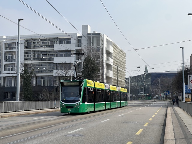 Foto van BVB Siemens Combino 328 Tram door Stadsbus