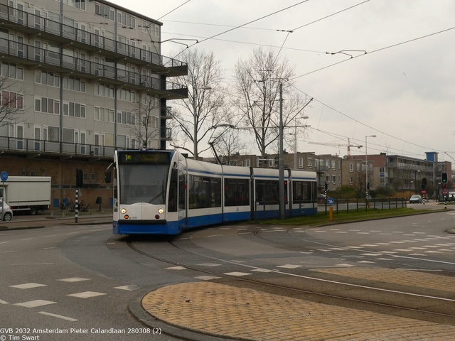 Foto van GVB Siemens Combino 2032 Tram door tsov