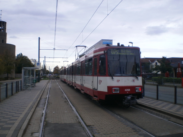 Foto van Rheinbahn Stadtbahnwagen B 4268 Tram door Perzik