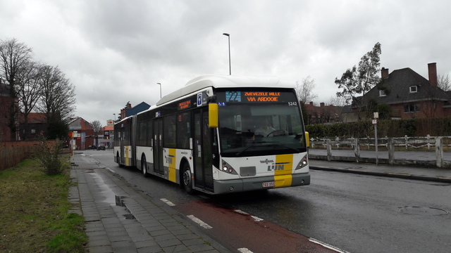 Foto van DeLijn Van Hool AG300 5242 Gelede bus door BusfanTom