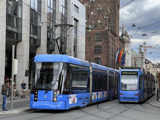 Foto van MVG Variobahn 2302 Tram door Stadsbus