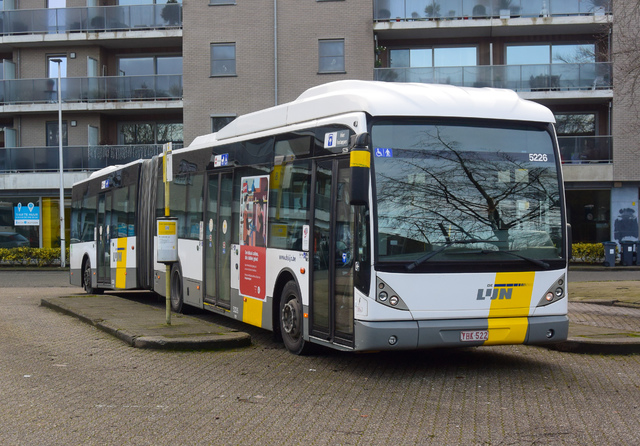 Foto van DeLijn Van Hool AG300 5226 Gelede bus door NLRail