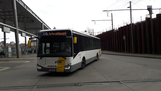 Foto van DeLijn Iveco Crossway LE (12mtr) 220167 Standaardbus door BusfanTom