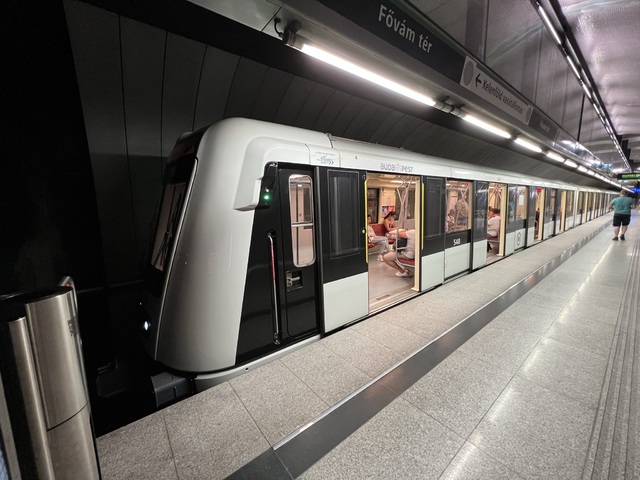 Foto van BKK Metropolis 548 Metro door Stadsbus