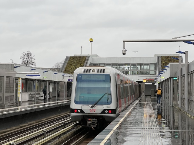 Foto van RET MG2/1 5323 Metro door Stadsbus
